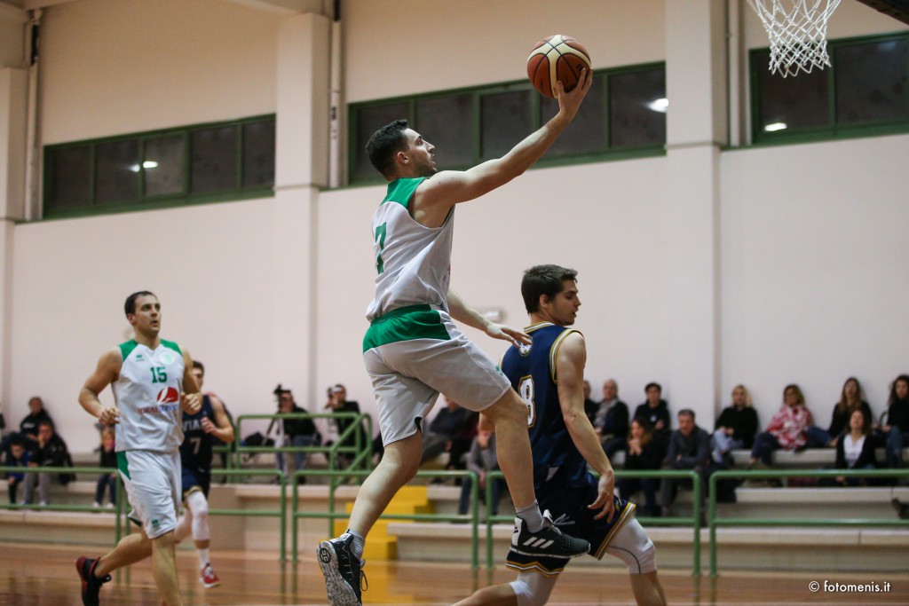 foto tarcento contro aviano basket